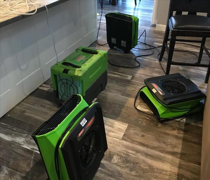 air movers throughout kitchen